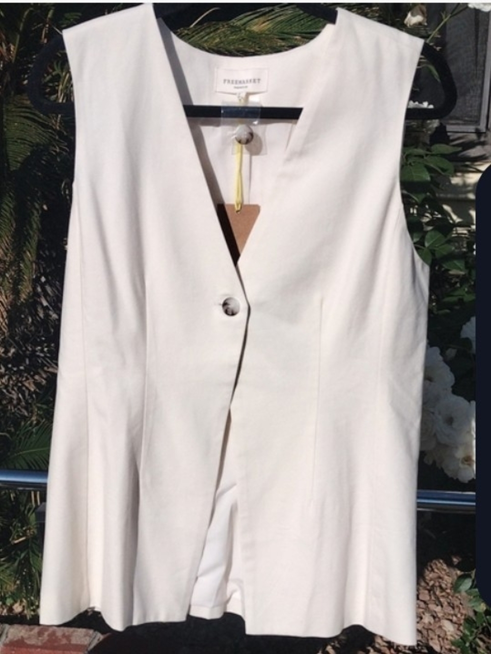 Freemarket Cream Sleeveless V-Neck Button Front Vest Style Top